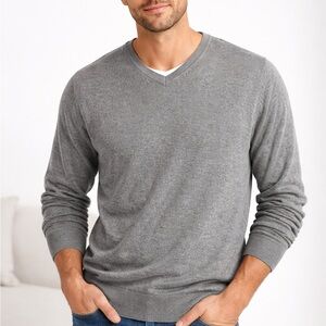 GAP Men's V-Neck Sweater in Gray